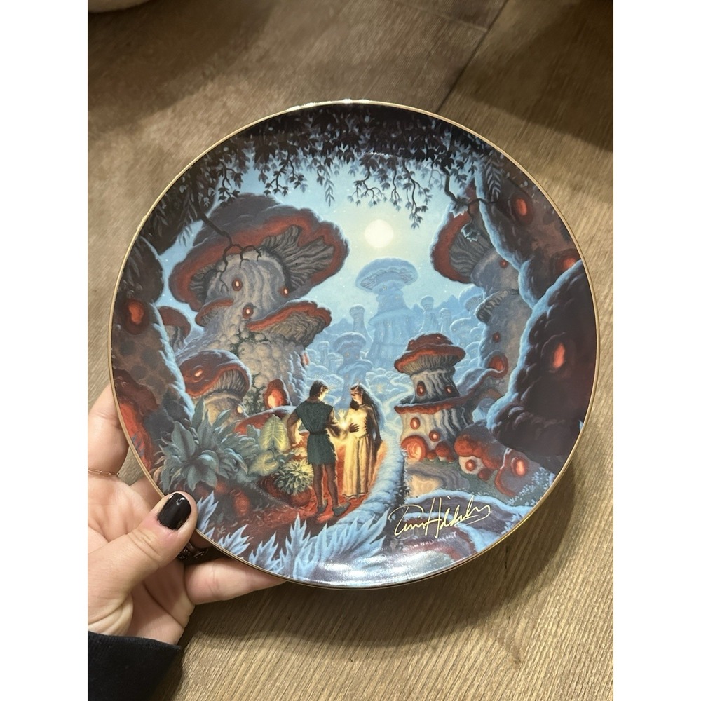 1988 Tim Hildebrant "Mushroom Village Of The Elves" Realms Of Wonder Plate  #290